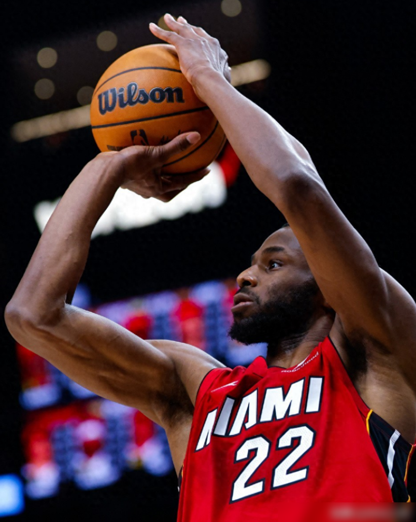 热火不断突破!,穆古鲁扎连续十二场比赛得分超过重要助攻赛场气氛高涨开云体育集团