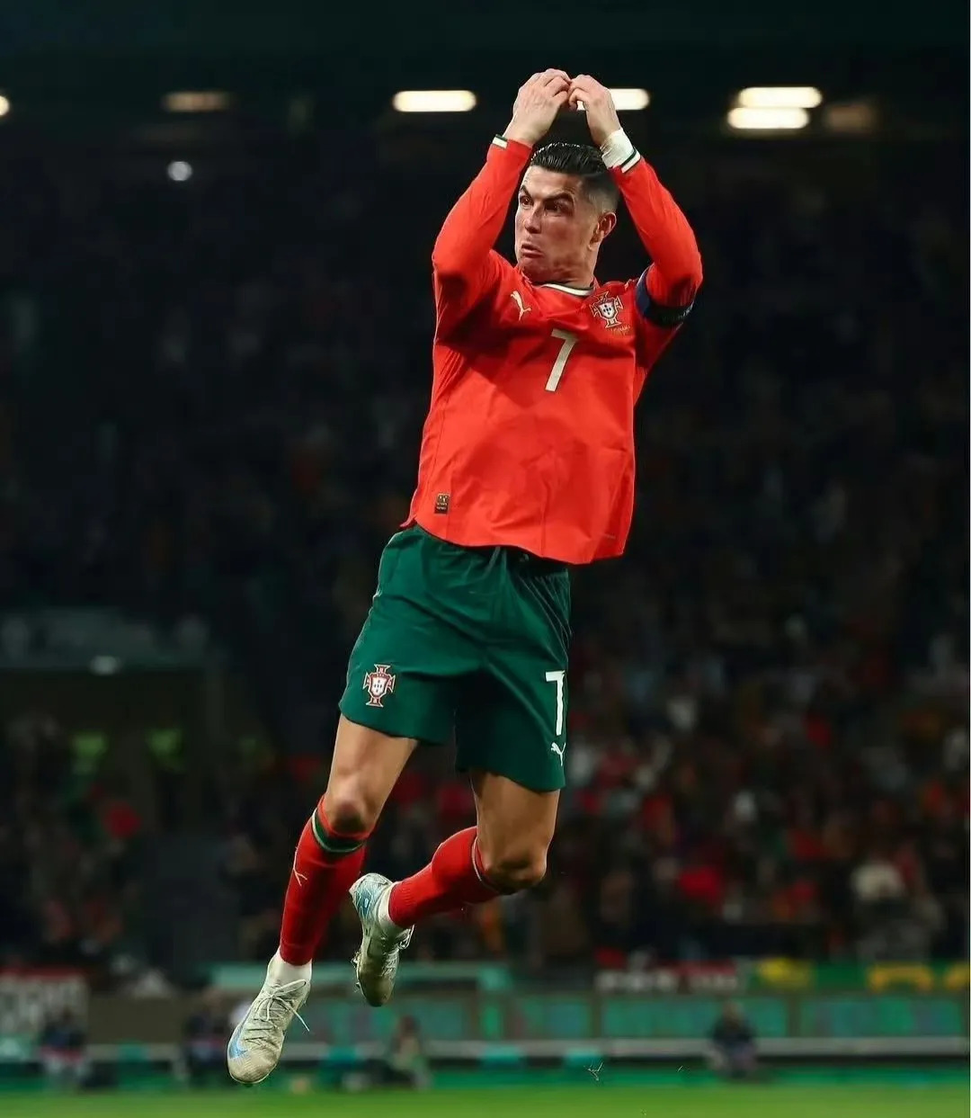 C罗在德国队比赛中高光表现，高光表现引发热议！(c罗在德甲踢过球吗)开云棋牌平台